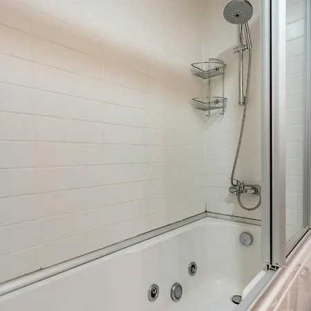 Apartment Sleek Flat With Great Location In Tesvikiye *