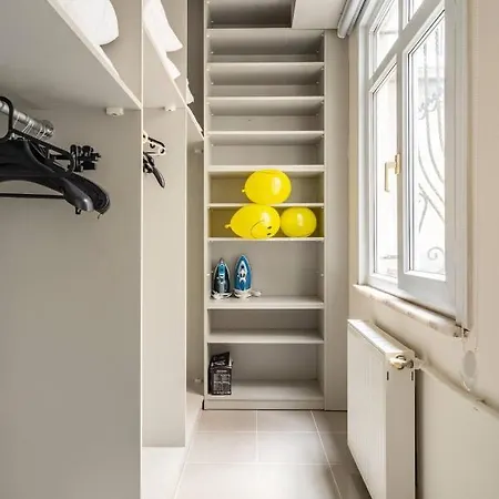 Sleek Flat With Great Location In Tesvikiye
